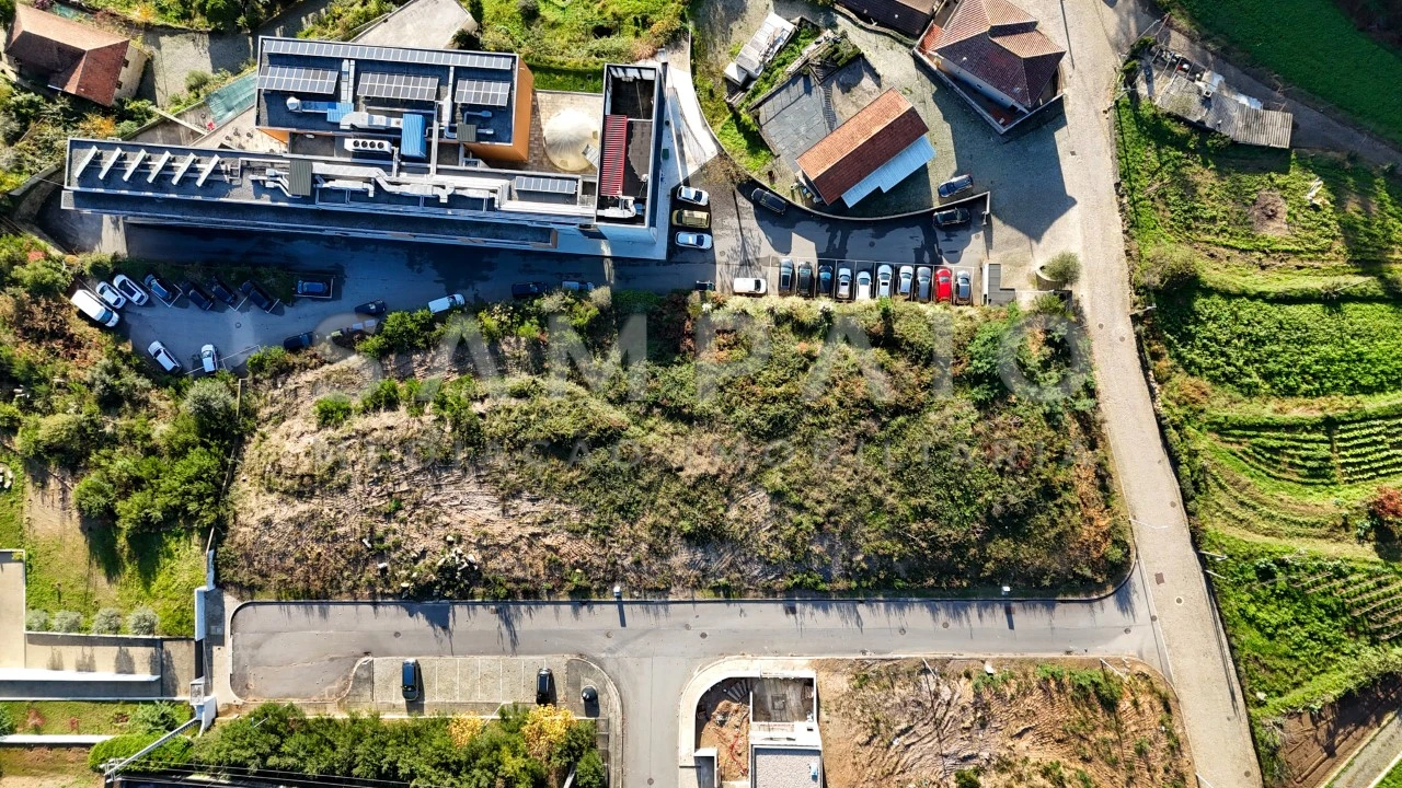 Terreno para Venda em Foz do Sousa e Covelo Foto 2