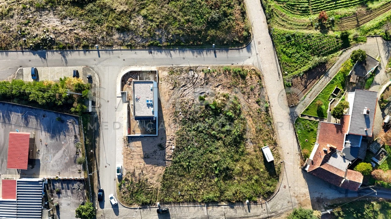 Terreno para Venda em Foz do Sousa e Covelo Foto 3