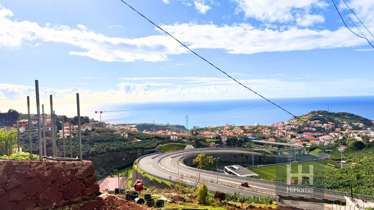 Terreno para Venda em Camara de Lobos Foto 1