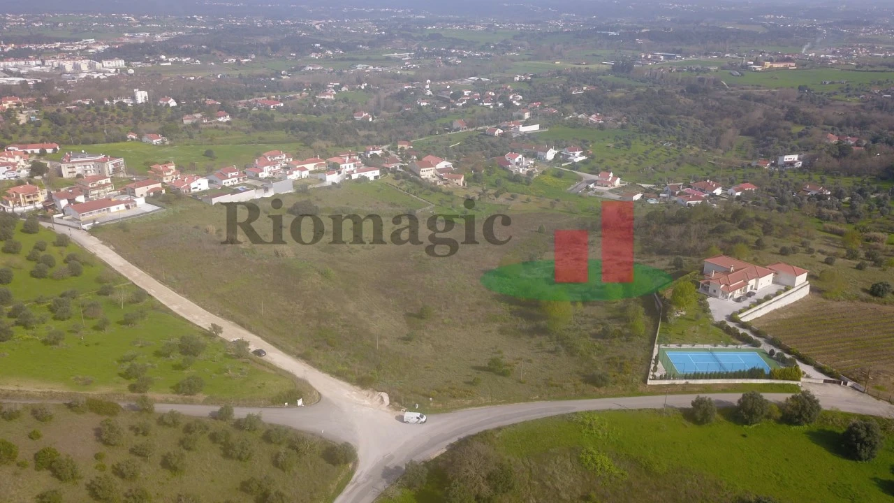 Terreno para Venda em São João Baptista e Santa Maria dos Olivais Foto 1