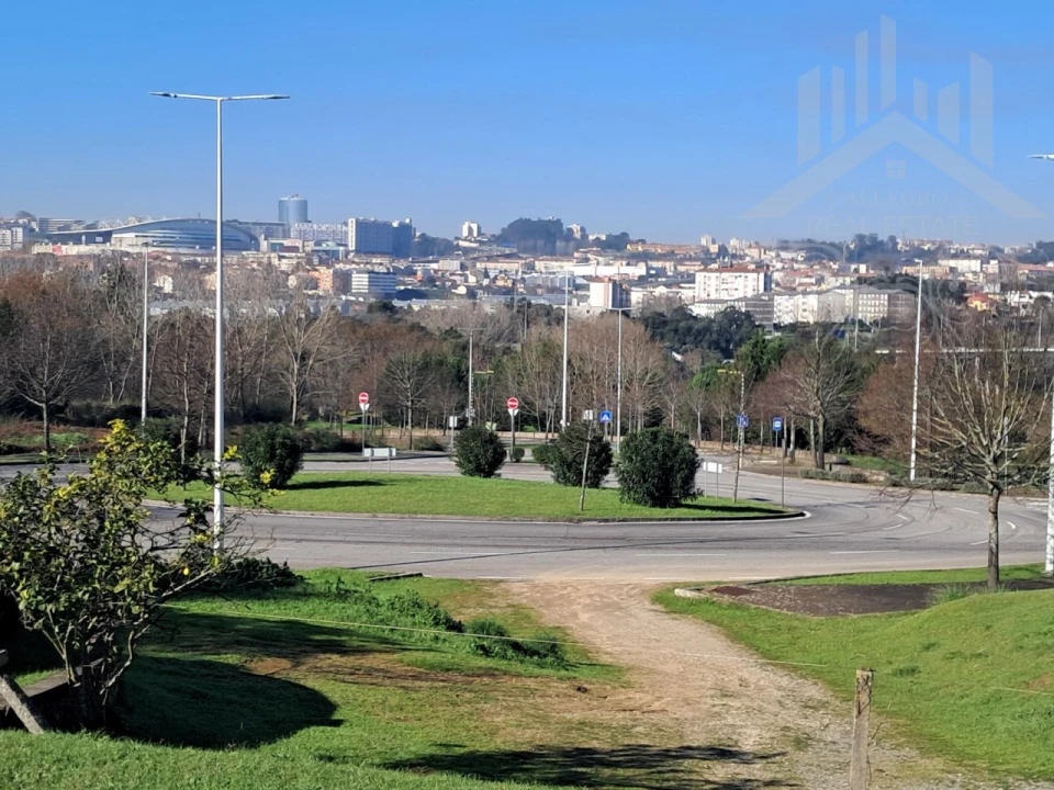 Terreno para Venda em Campanhã Foto 1