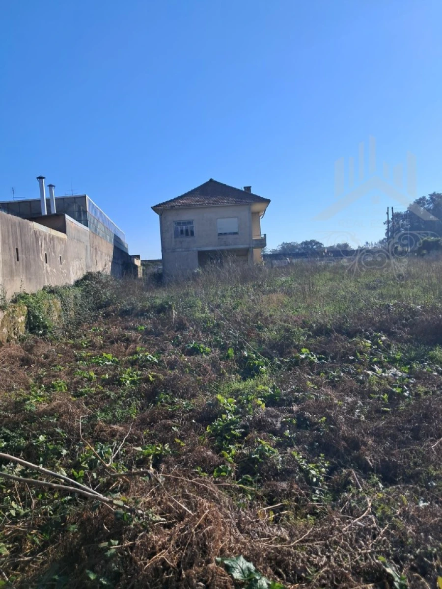 Terreno para Venda em Campanhã Foto 2