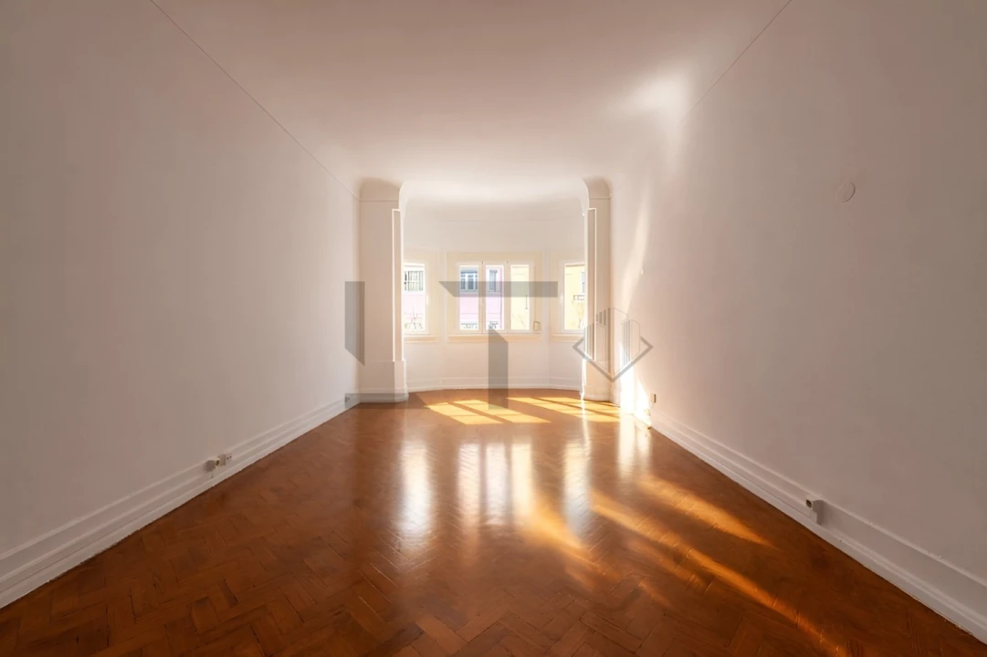 Apartamento T5 para Venda em Avenidas Novas Foto 1