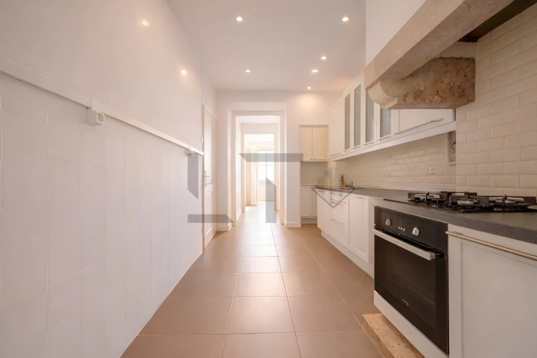 Apartamento T5 para Venda em Avenidas Novas Foto 7