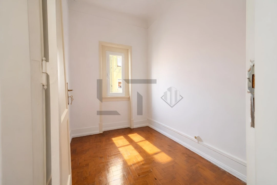 Apartamento T5 para Venda em Avenidas Novas Foto 11