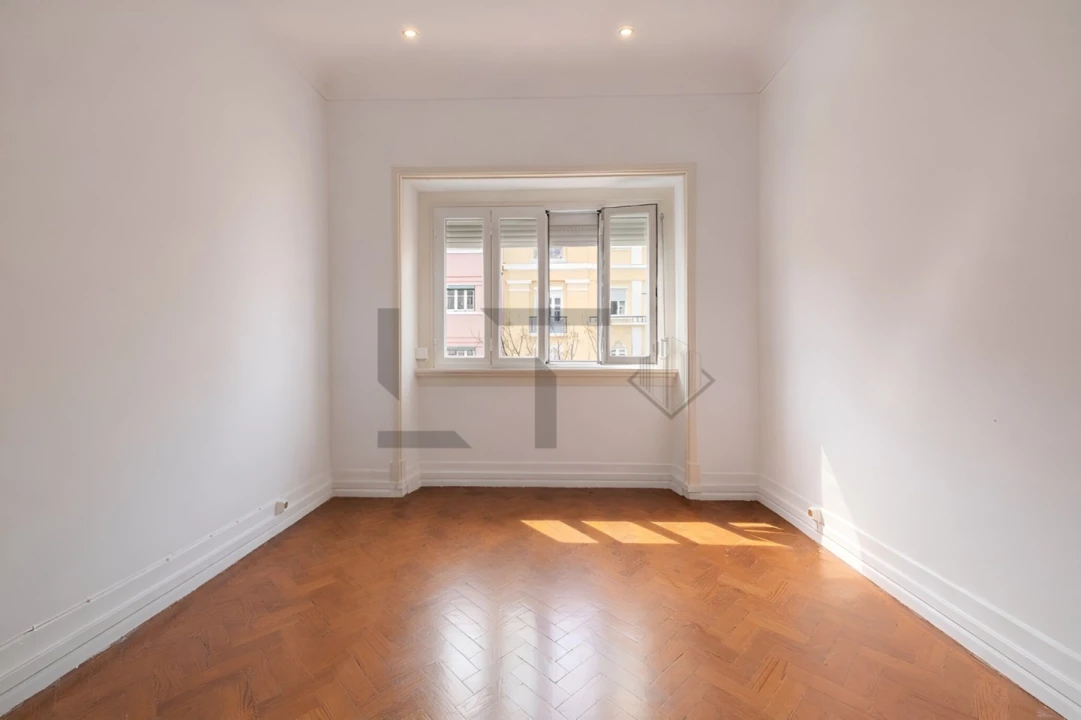 Apartamento T5 para Venda em Avenidas Novas Foto 12