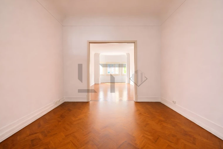 Apartamento T5 para Venda em Avenidas Novas Foto 2