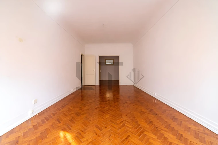 Apartamento T5 para Venda em Avenidas Novas Foto 3