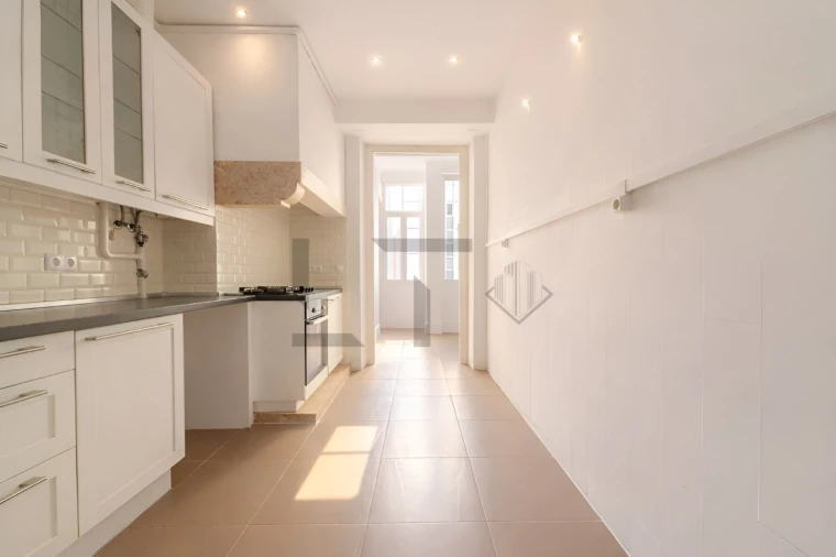 Apartamento T5 para Venda em Avenidas Novas Foto 6