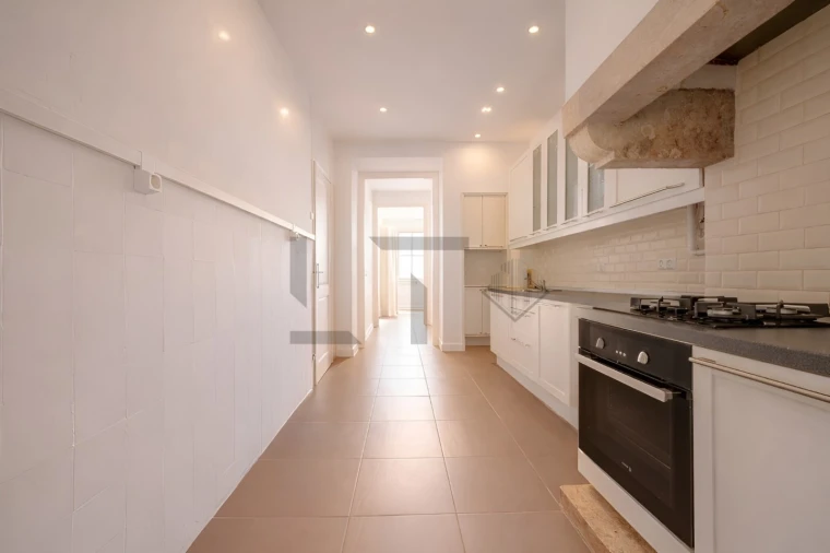 Apartamento T5 para Venda em Avenidas Novas Foto 7