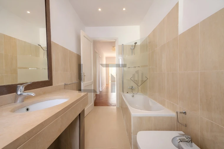 Apartamento T5 para Venda em Avenidas Novas Foto 9