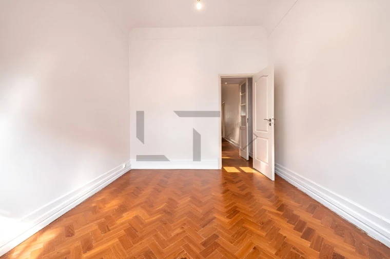 Apartamento T5 para Venda em Avenidas Novas Foto 13