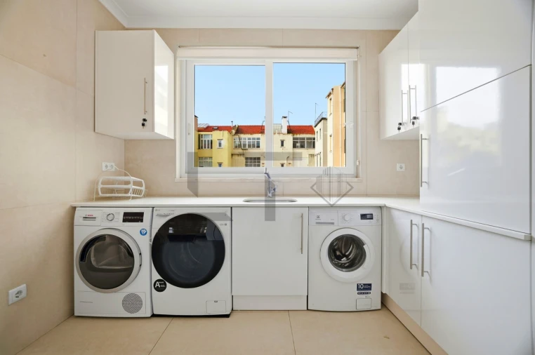 Apartamento T4 para Venda em Campo de Ourique Foto 32