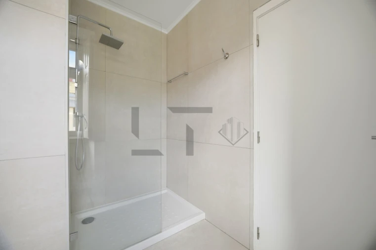 Apartamento T4 para Venda em Campo de Ourique Foto 44