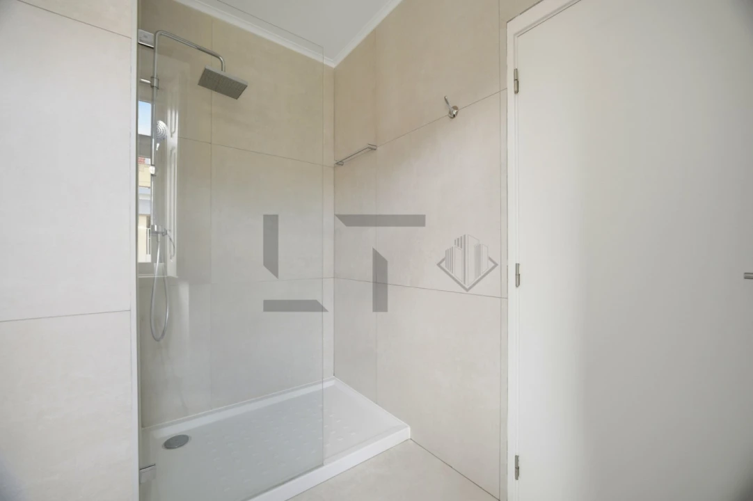 Apartamento T4 para Venda em Campo de Ourique Foto 44