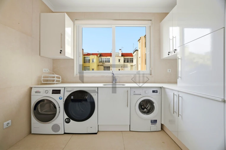 Apartamento T4 para Venda em Campo de Ourique Foto 32