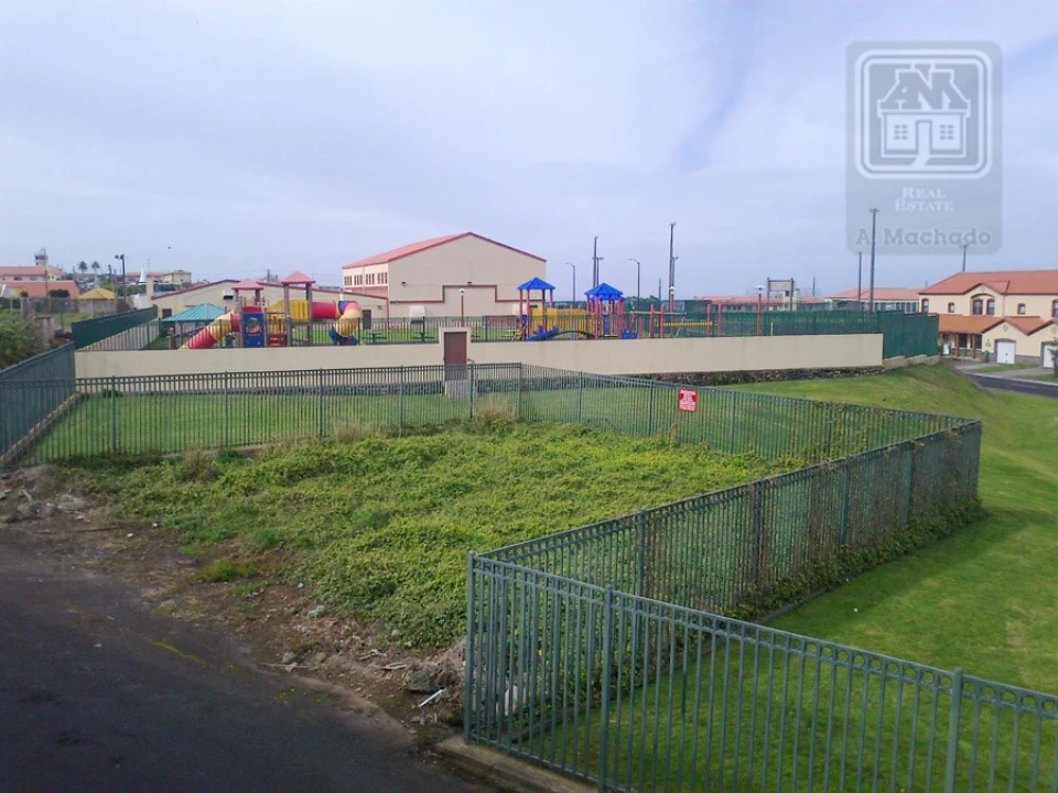 Terreno para Venda em Praia da Vitoria (Santa Cruz) Foto 2