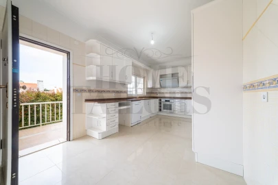 Moradia T4 para Venda em Corroios