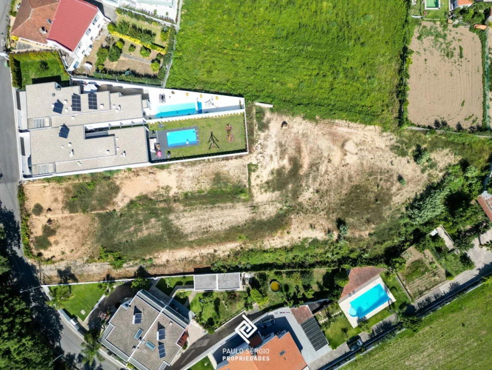 Terreno para Venda em Grijó e Sermonde Foto 2