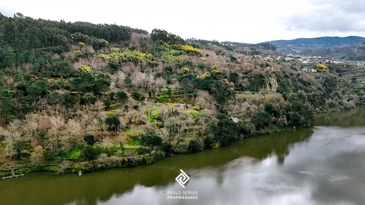 Terreno para Venda em Penhalonga e Paços de Gaiolo Foto 2