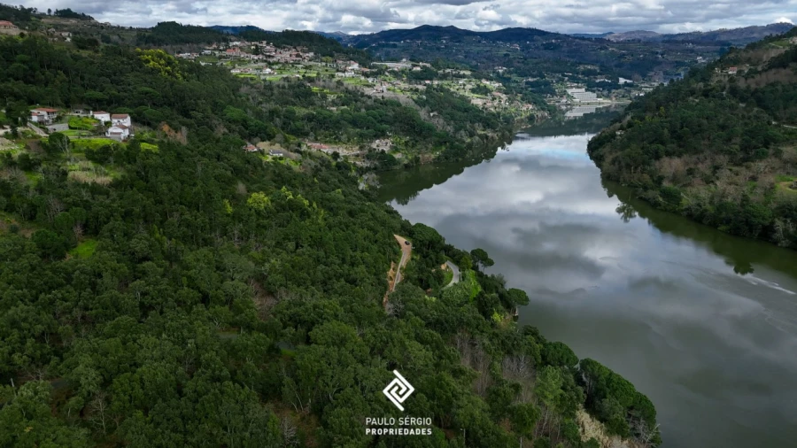 Terreno para Venda em Penhalonga e Paços de Gaiolo Foto 3