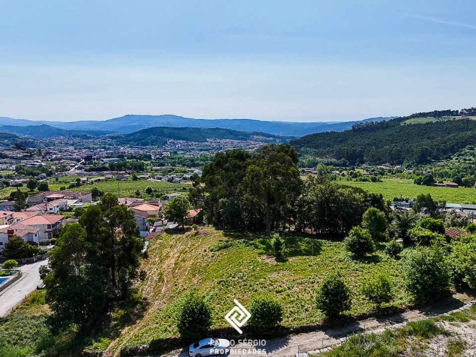 Terreno para Venda em Lanhoso Foto 1