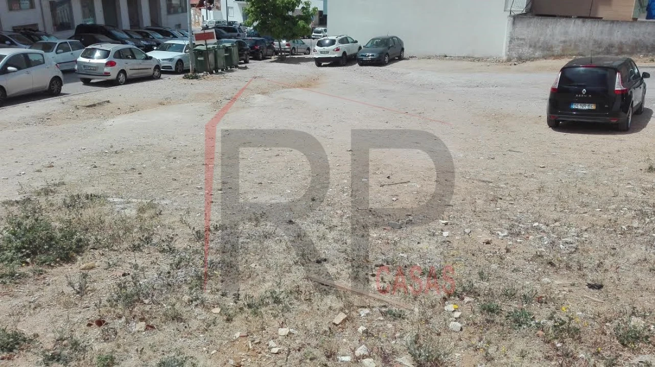 Terreno para Venda em Setubal (São Sebastião) Foto 1