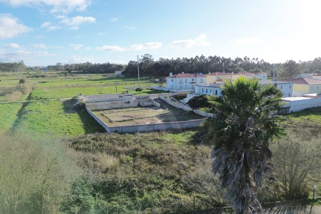 Terreno para Venda em Tornada e Salir do Porto Foto 1
