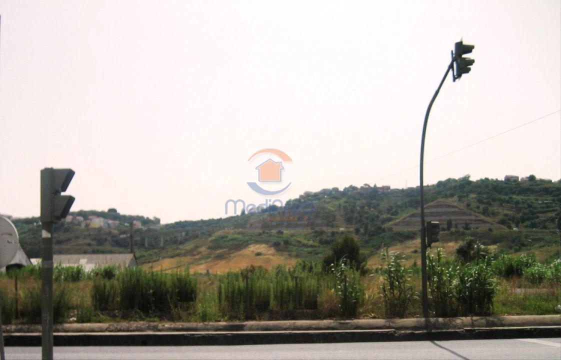 Terreno para Venda em Póvoa de Santo Adrião e Olival Basto Foto 1