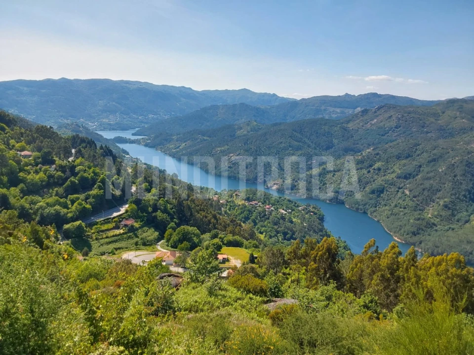 Terreno para Venda em Louredo Foto 1