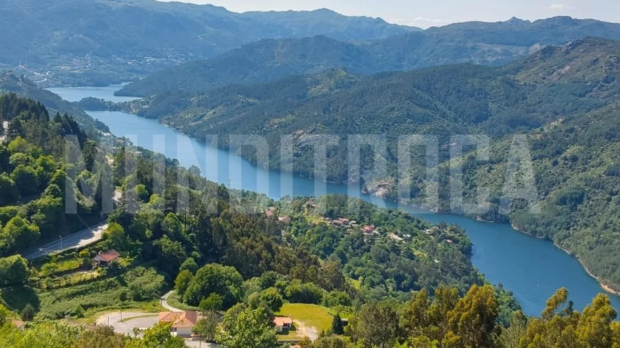 Terreno para Venda em Louredo