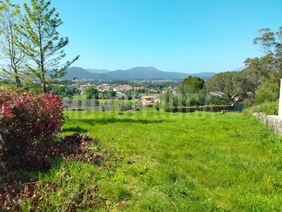 Terreno para Venda em Geraz do Lima (Santa Maria, Santa Leocádia, Moreira), Deão Foto 1