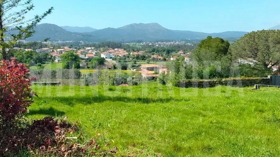 Terreno para Venda em Geraz do Lima (Santa Maria, Santa Leocádia, Moreira), Deão