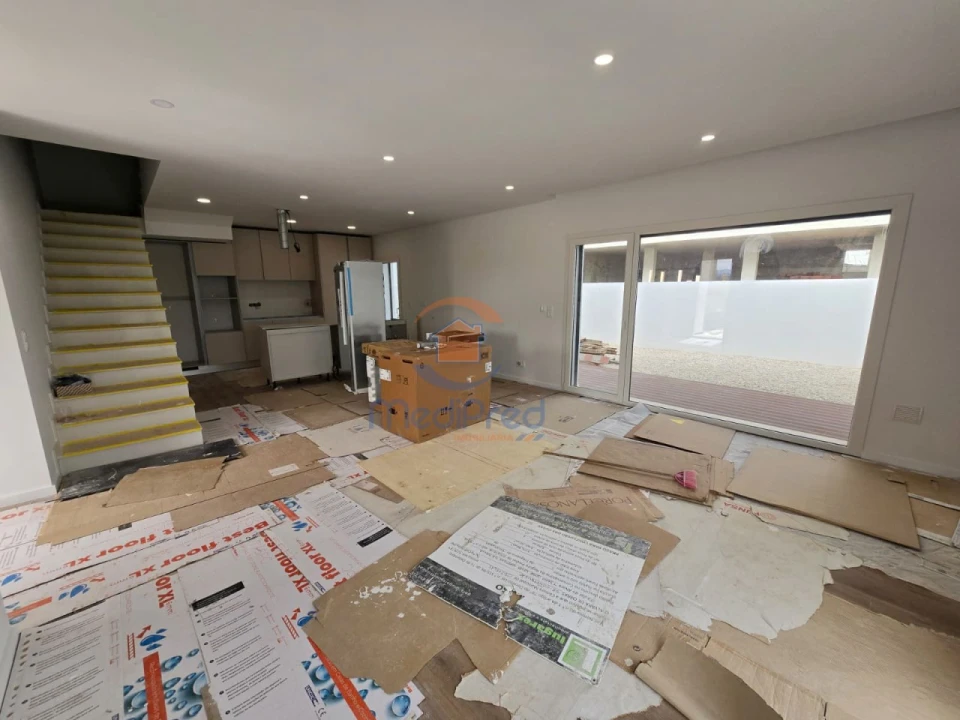 Moradia T4 para Venda em Pontinha e Famões Foto 7