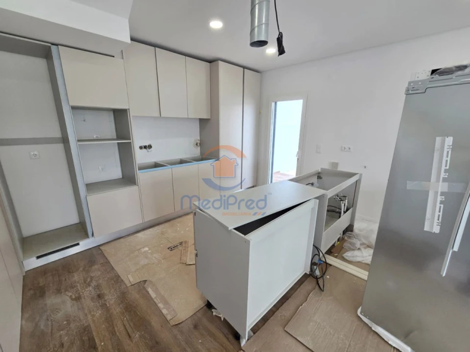 Moradia T4 para Venda em Pontinha e Famões Foto 8