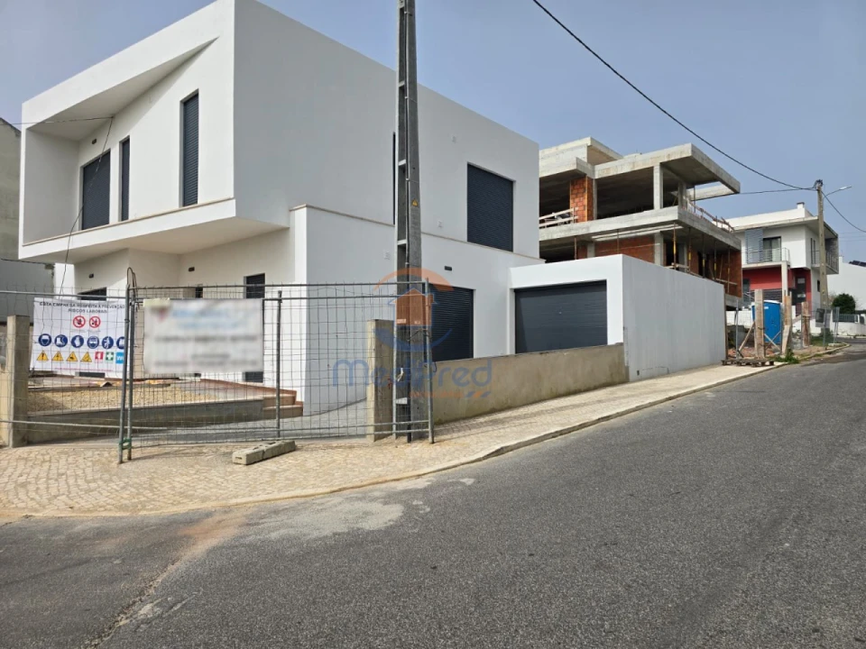 Moradia T4 para Venda em Pontinha e Famões Foto 33