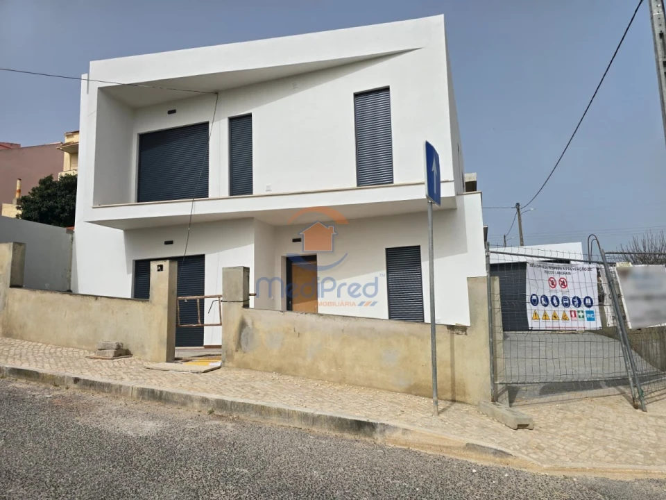 Moradia T4 para Venda em Pontinha e Famões Foto 34