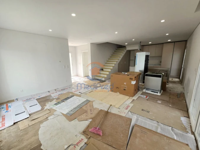 Moradia T4 para Venda em Pontinha e Famões Foto 6