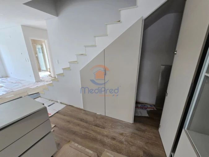 Moradia T4 para Venda em Pontinha e Famões Foto 10