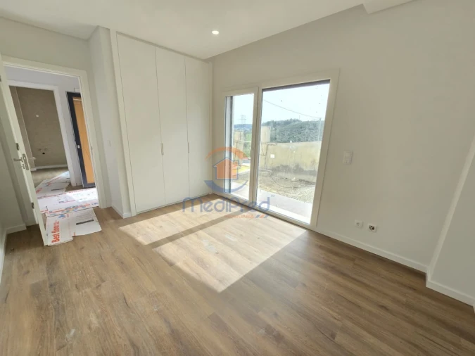 Moradia T4 para Venda em Pontinha e Famões Foto 12