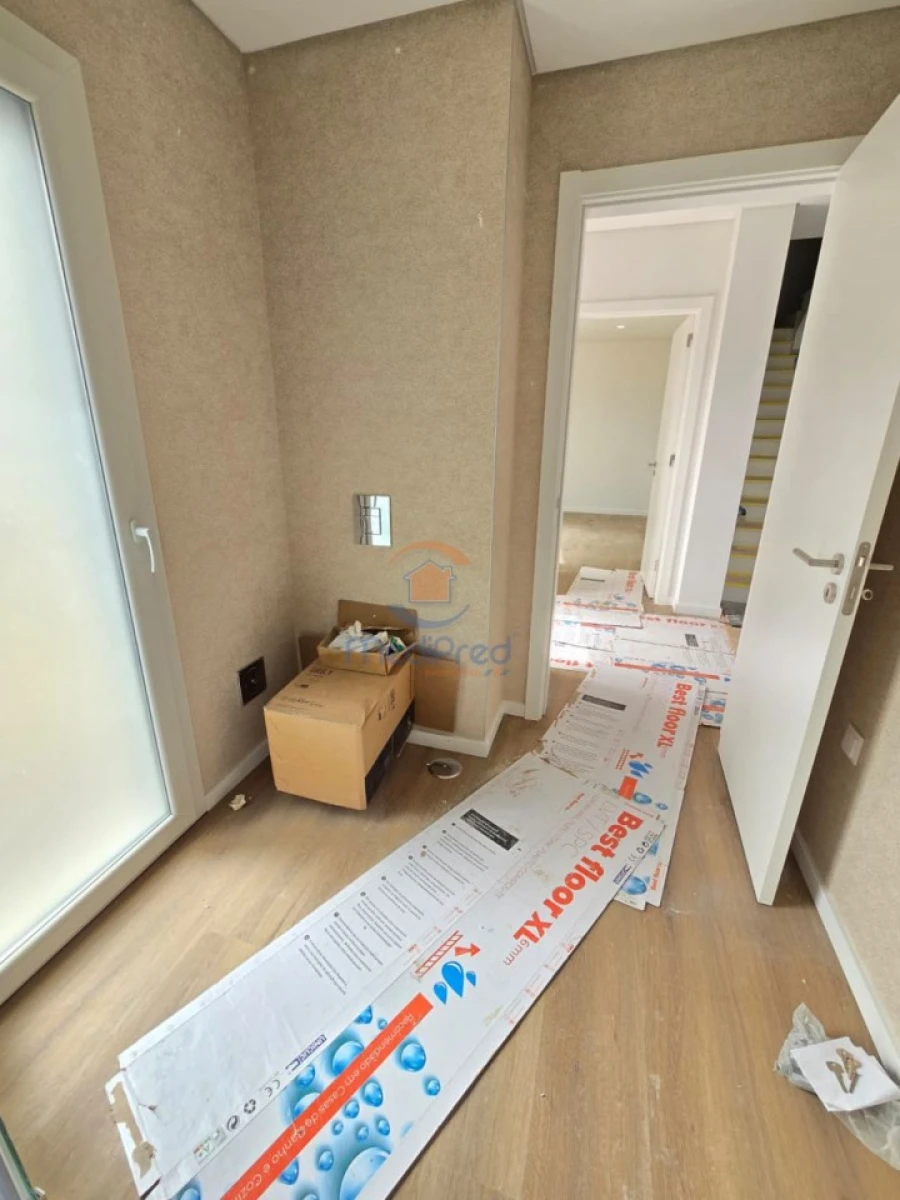 Moradia T4 para Venda em Pontinha e Famões Foto 15