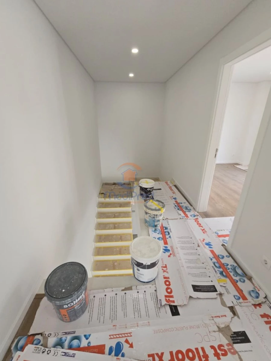 Moradia T4 para Venda em Pontinha e Famões Foto 16