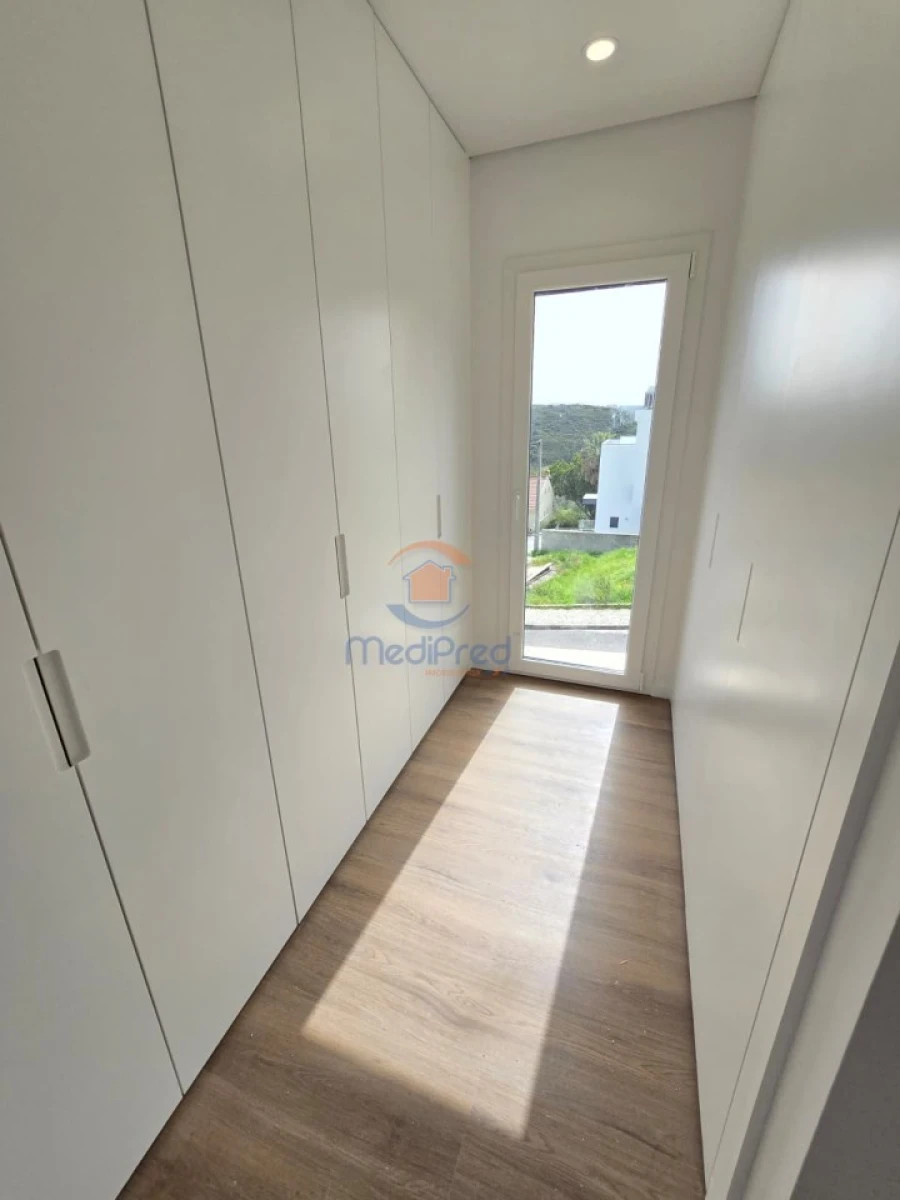 Moradia T4 para Venda em Pontinha e Famões Foto 18