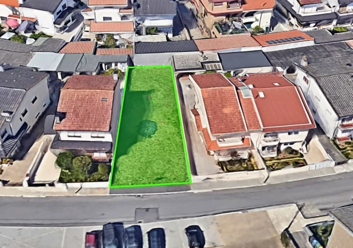 Terreno para Venda em Cidade da Maia Foto 1