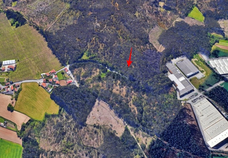 Terreno para Venda em Castêlo da Maia Foto 2