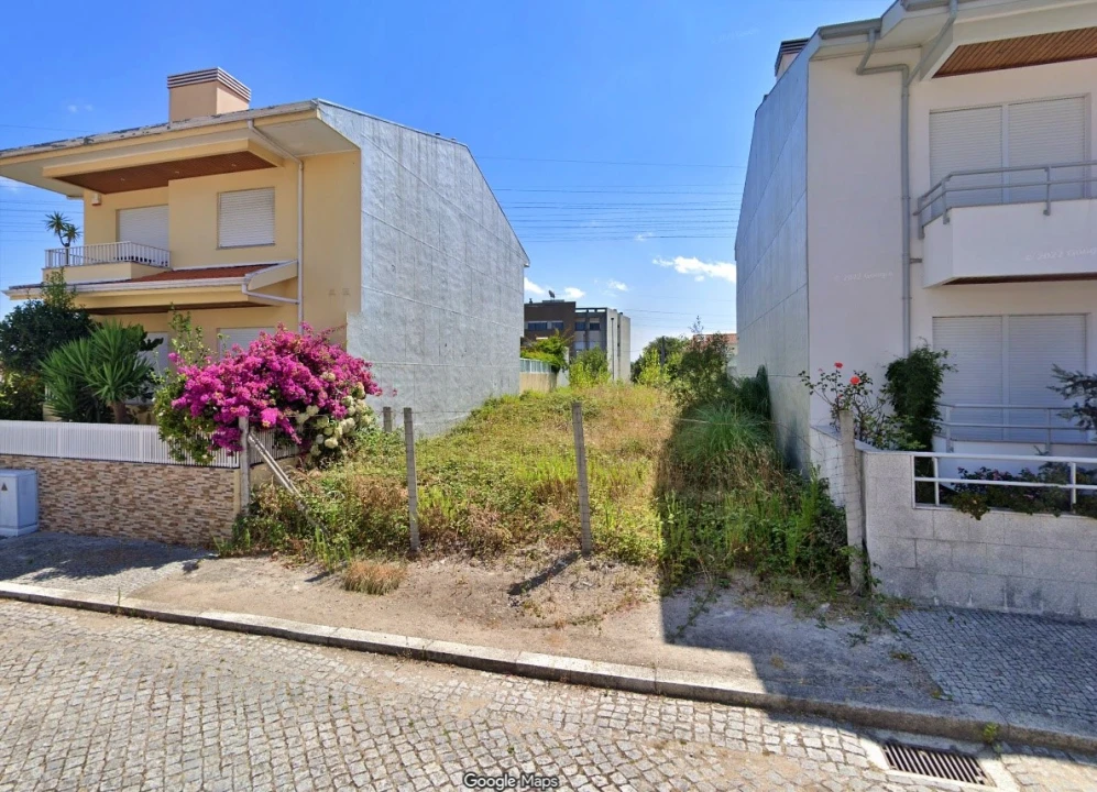Terreno para Venda em Cidade da Maia Foto 1