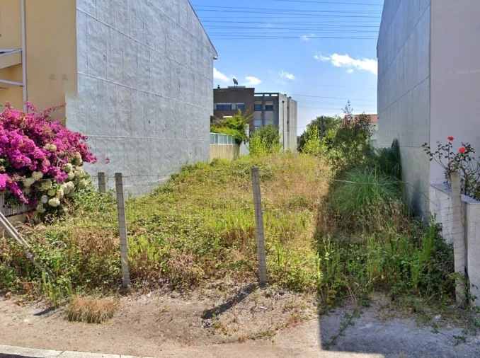 Terreno para Venda em Cidade da Maia Foto 2