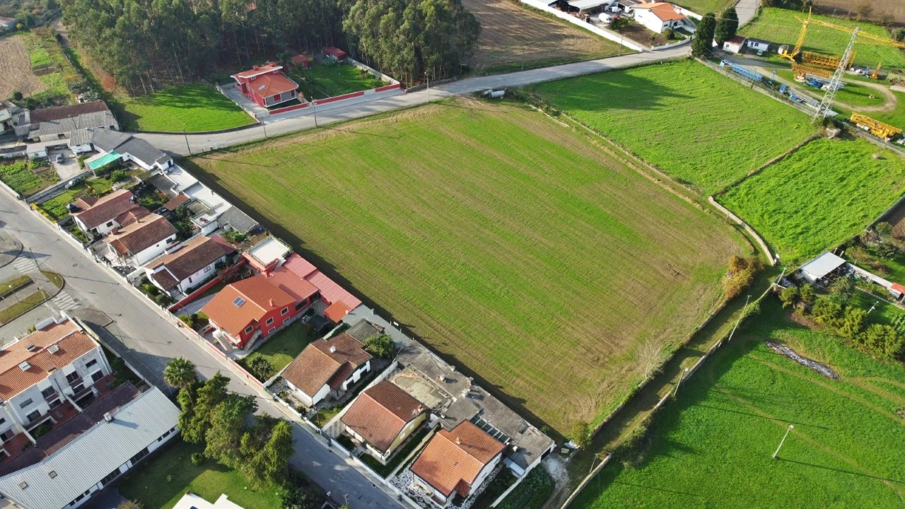 Terreno para Venda em Castêlo da Maia Foto 4