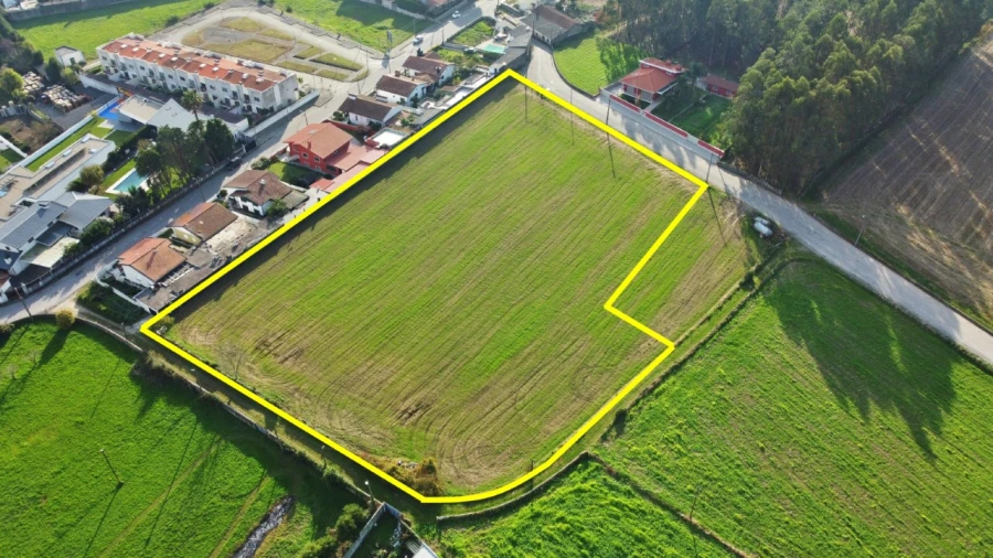 Terreno para Venda em Castêlo da Maia Foto 2