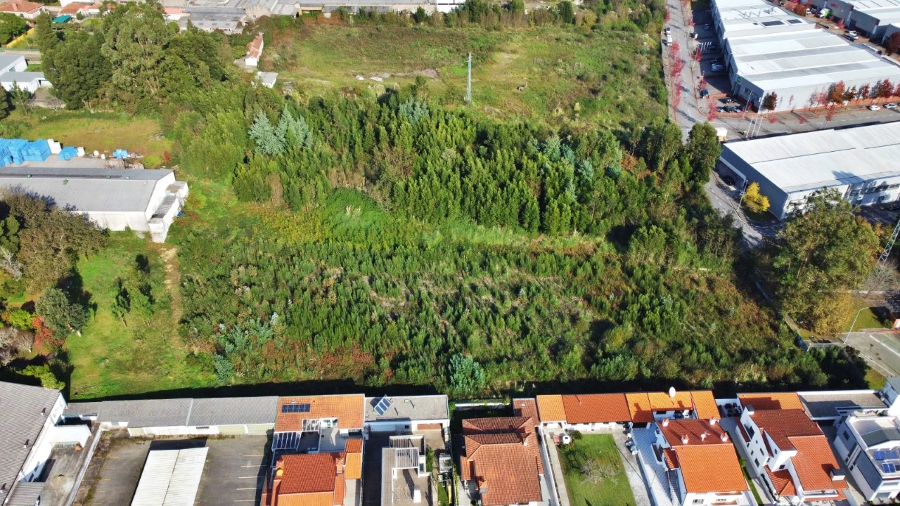 Terreno para Venda em Castêlo da Maia Foto 5